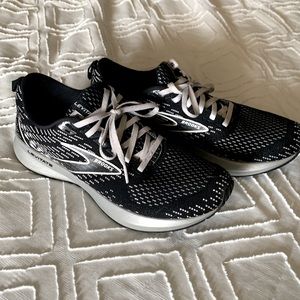 Brooks levitate sneakers